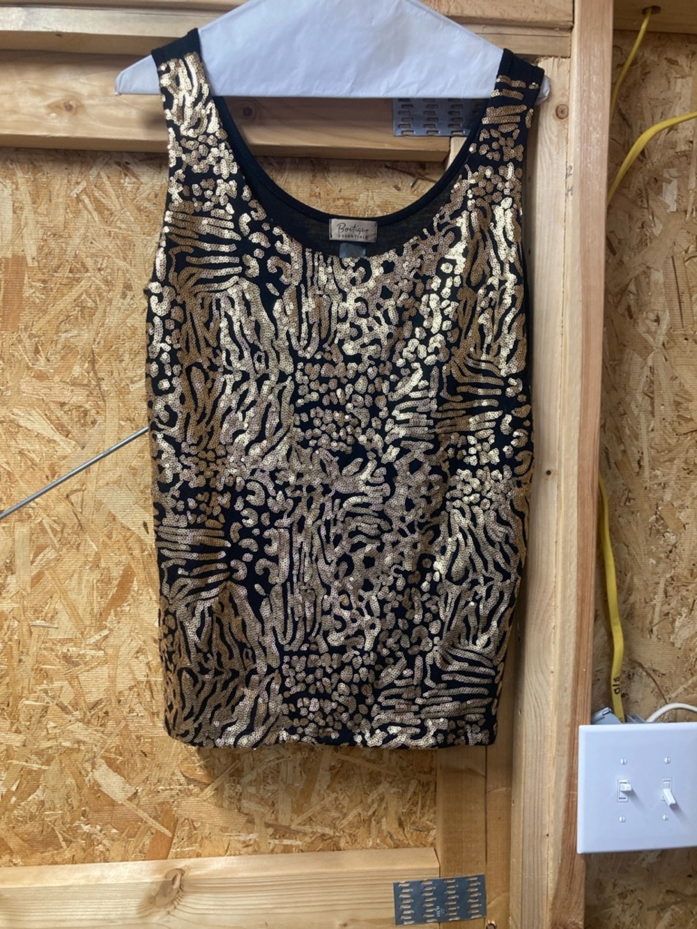 BOUTIQUE ESSENTIALS/Black & Gold Sequin Tank Top